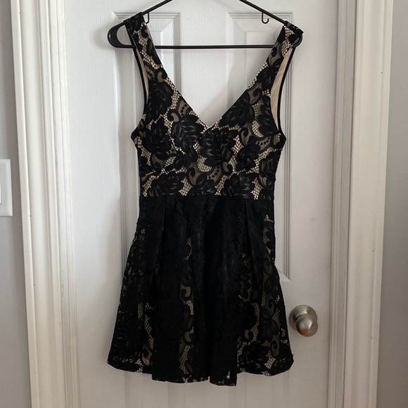 BNWT XS Black Windsor Dress - Picture 1 of 5
